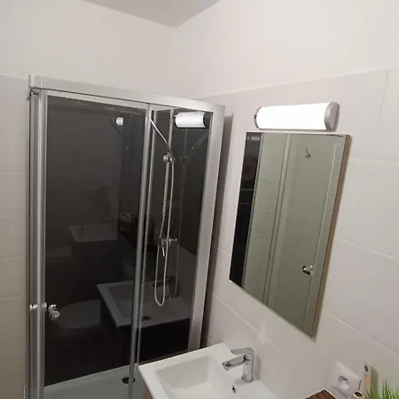 Hotel New De La 2*
