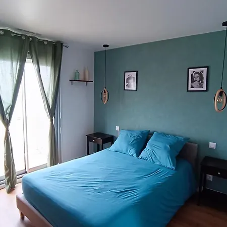 New De La Hotel
